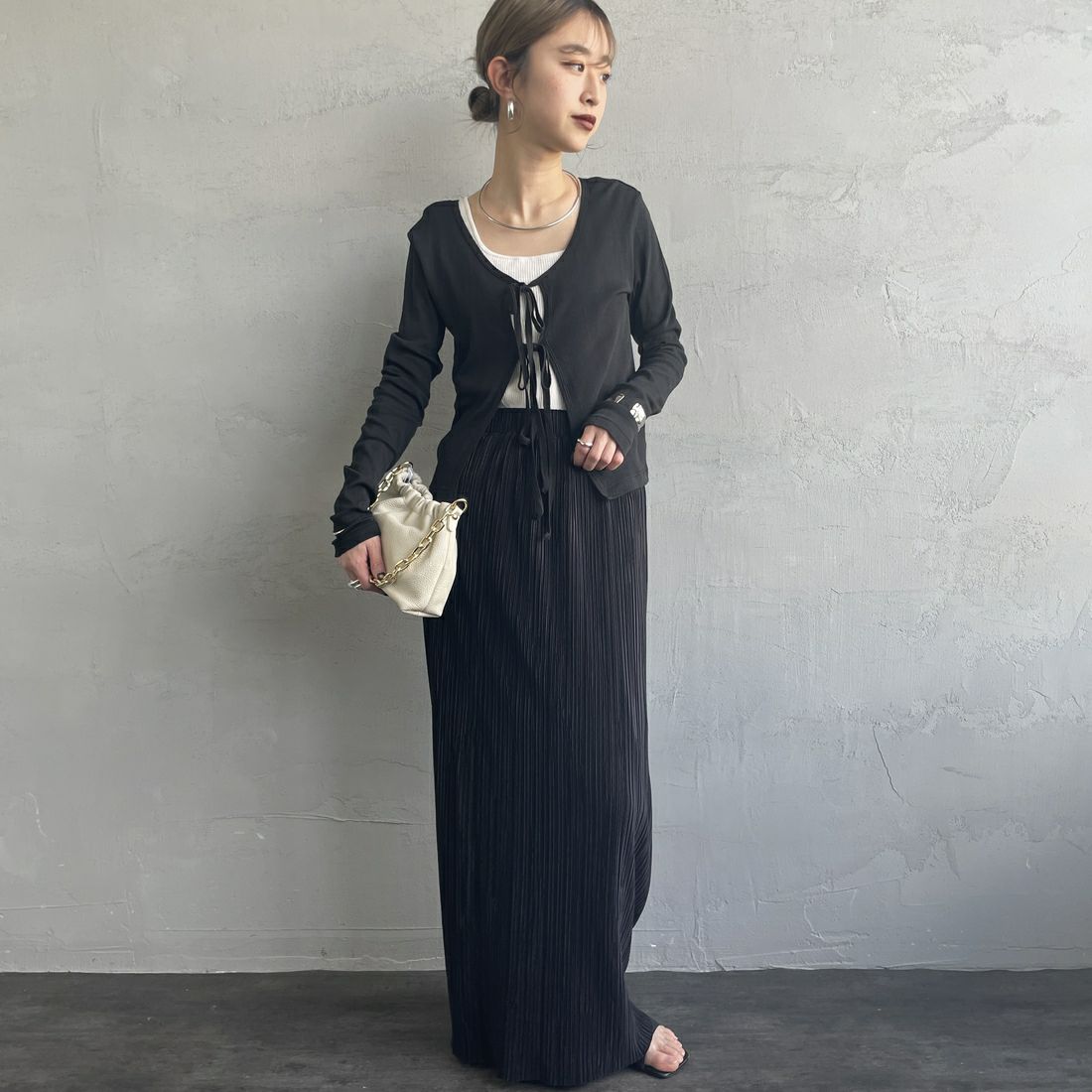 Robert P.Miller [ロバートピーミラー] 前後2WAY ライトリブシアーカーディガン [RM251-2213] BLACK &&モデル身長：150cm 着用サイズ：F&&