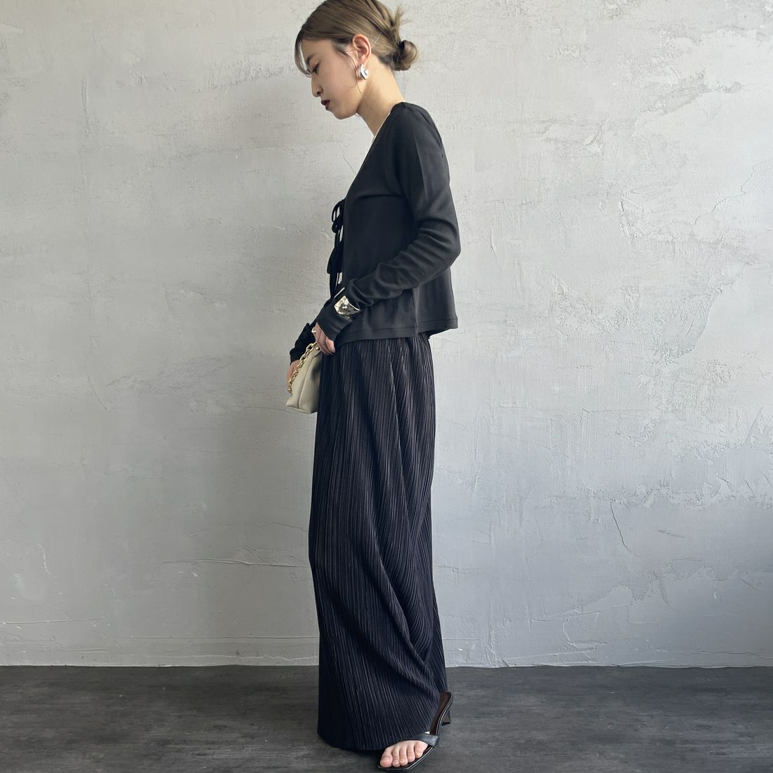 Robert P.Miller [ロバートピーミラー] 前後2WAY ライトリブシアーカーディガン [RM251-2213] BLACK &&モデル身長：150cm 着用サイズ：F&&