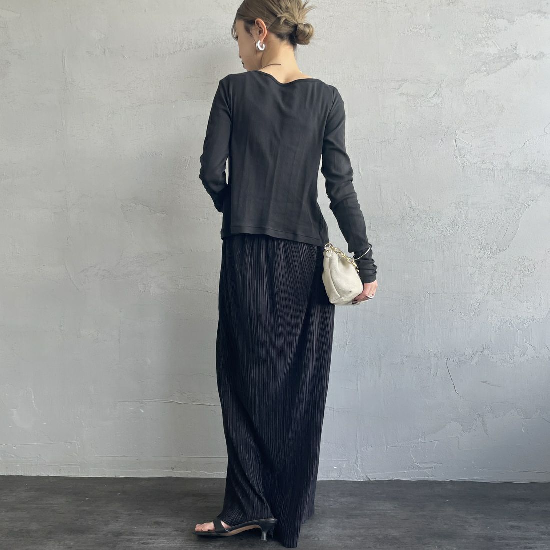 Robert P.Miller [ロバートピーミラー] 前後2WAY ライトリブシアーカーディガン [RM251-2213] BLACK &&モデル身長：150cm 着用サイズ：F&&