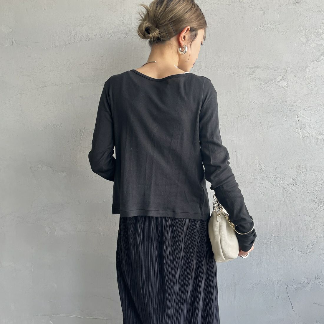 Robert P.Miller [ロバートピーミラー] 前後2WAY ライトリブシアーカーディガン [RM251-2213] BLACK &&モデル身長：150cm 着用サイズ：F&&