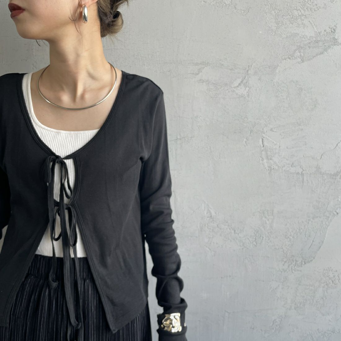 Robert P.Miller [ロバートピーミラー] 前後2WAY ライトリブシアーカーディガン [RM251-2213] BLACK &&モデル身長：150cm 着用サイズ：F&&