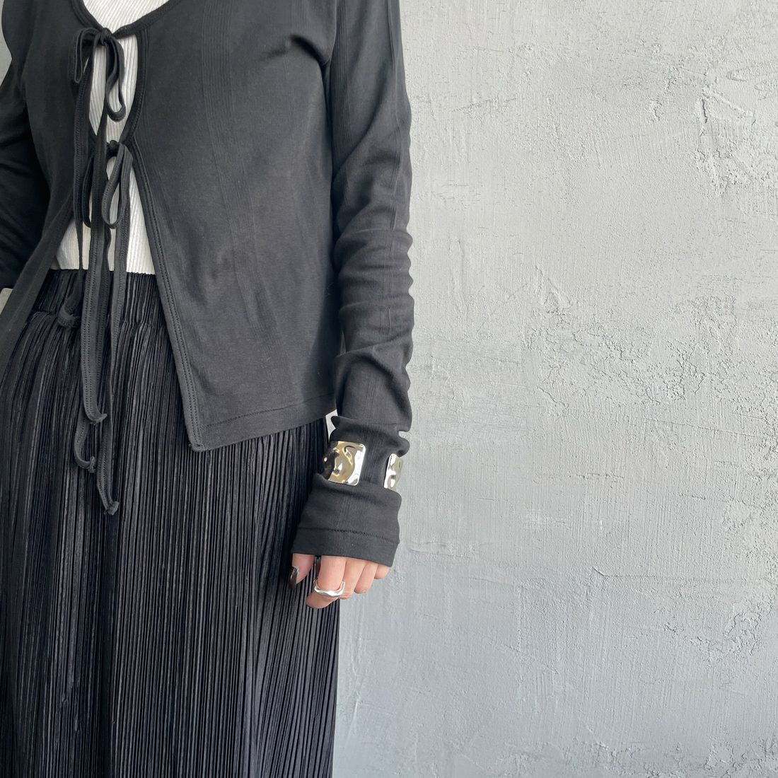 Robert P.Miller [ロバートピーミラー] 前後2WAY ライトリブシアーカーディガン [RM251-2213] BLACK &&モデル身長：150cm 着用サイズ：F&&