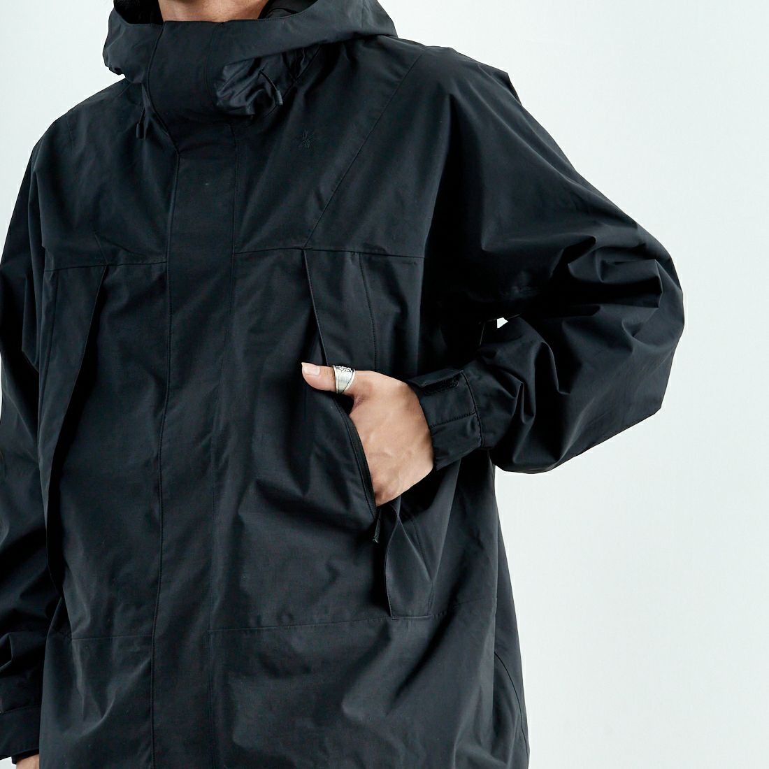 Goldwin [ゴールドウィン] パーテックス アンリミテッドツーレイヤージャケット [GL25142] BK &&モデル身長：179cm 着用サイズ：3&&