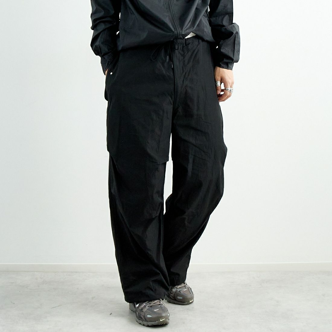 02 BLACK&&モデル身長：179cm 着用サイズ：3&&
