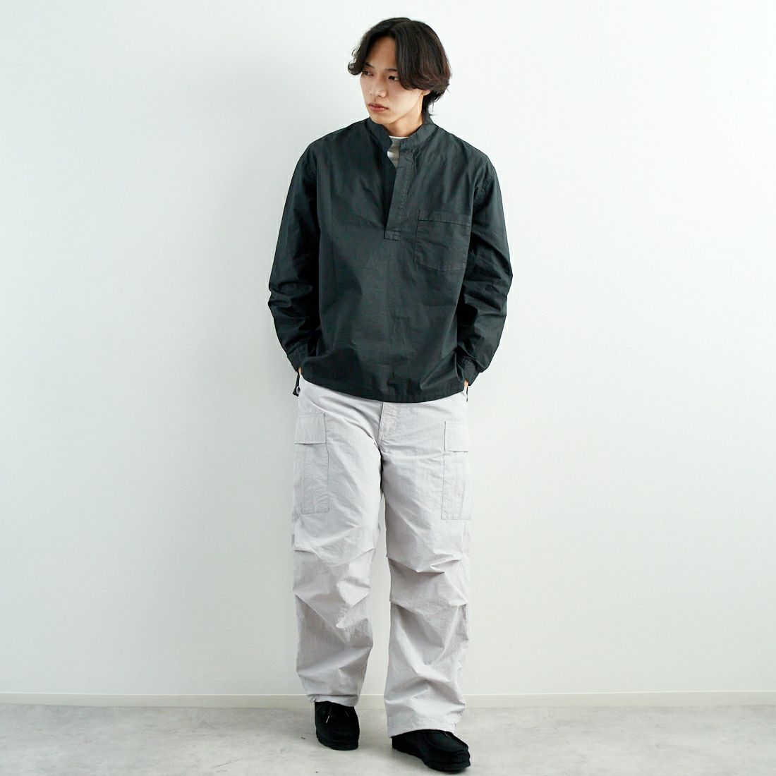 STILL BY HAND [スティルバイハンド] ガーメントダイ オーバーシャツ [SH03251] GREEN CHAR &&モデル身長：179cm 着用サイズ：48&&