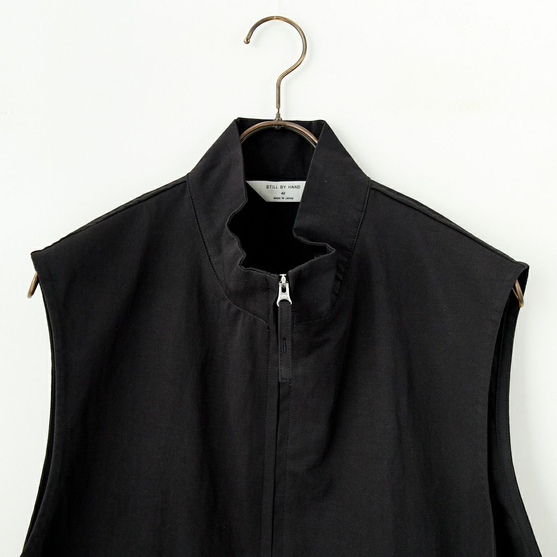 STILL BY HAND [スティルバイハンド] スタンドカラーベスト [VE02251] BLACK