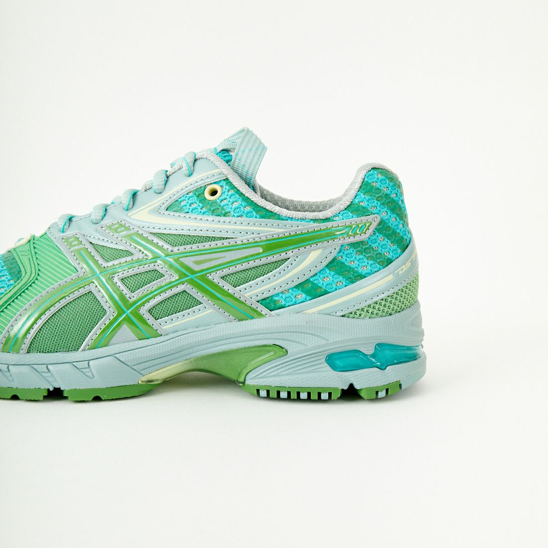 ASICS [アシックス] スニーカー [UB9-S-GEL-DS-TRAINER] 300