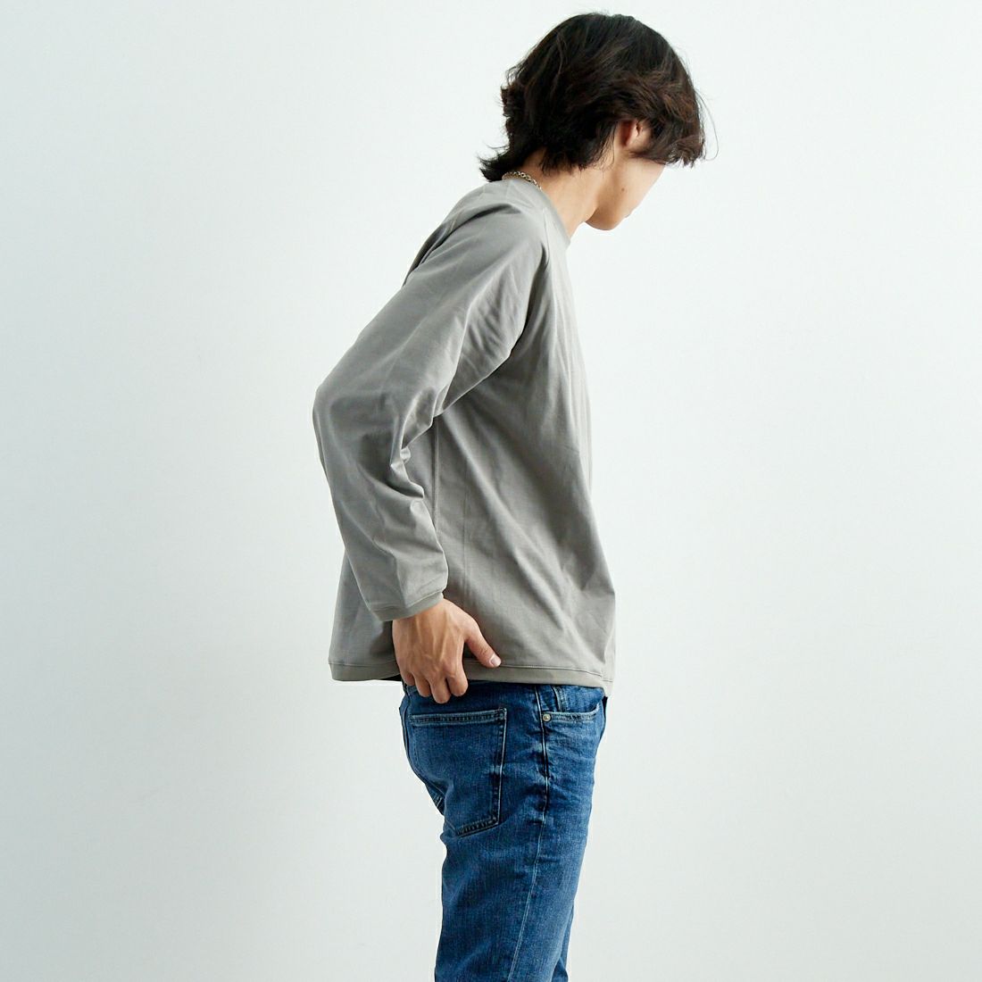 STILL BY HAND [スティルバイハンド] ハイツイスト ロングスリーブTシャツ [CS08251] GREIGE &&モデル身長：179cm 着用サイズ：46&&