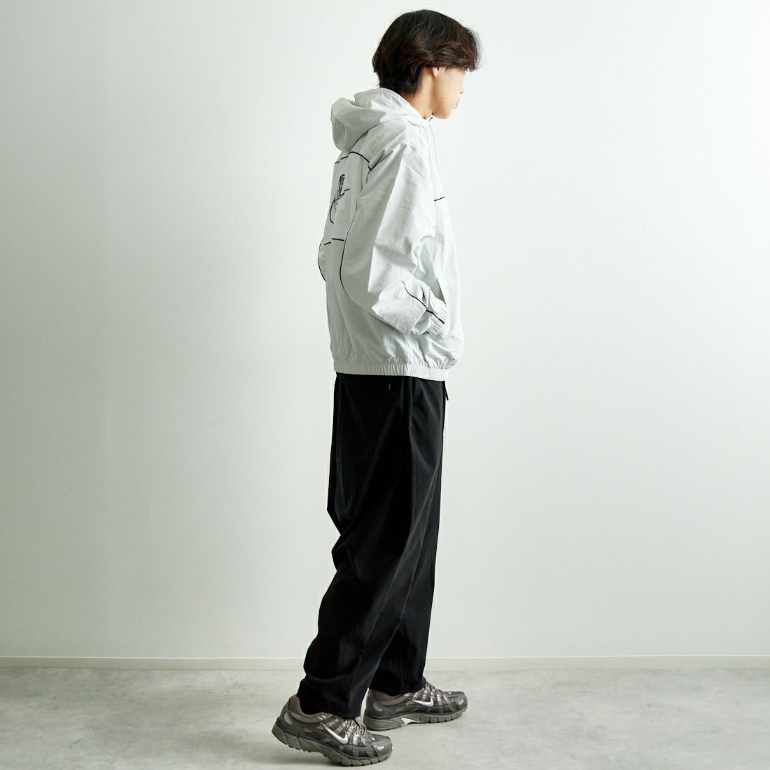 White Mountaineering [ホワイトマウンテニアリング] SOLOTEX ワイドサルエルパンツ [BK2571406] BLACK &&モデル身長：179cm 着用サイズ：2&&
