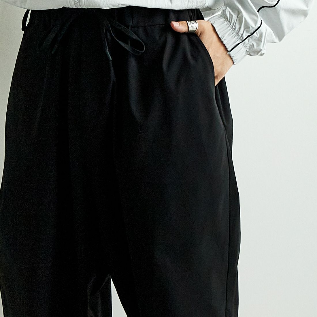 White Mountaineering [ホワイトマウンテニアリング] SOLOTEX ワイドサルエルパンツ [BK2571406] BLACK