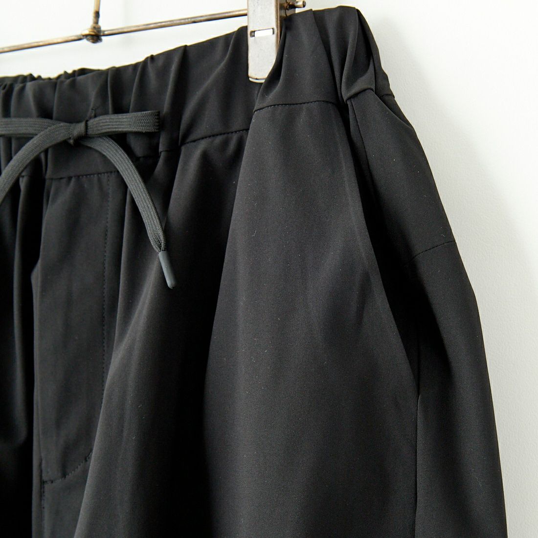 White Mountaineering [ホワイトマウンテニアリング] SOLOTEX ワイドサルエルパンツ [BK2571406] BLACK