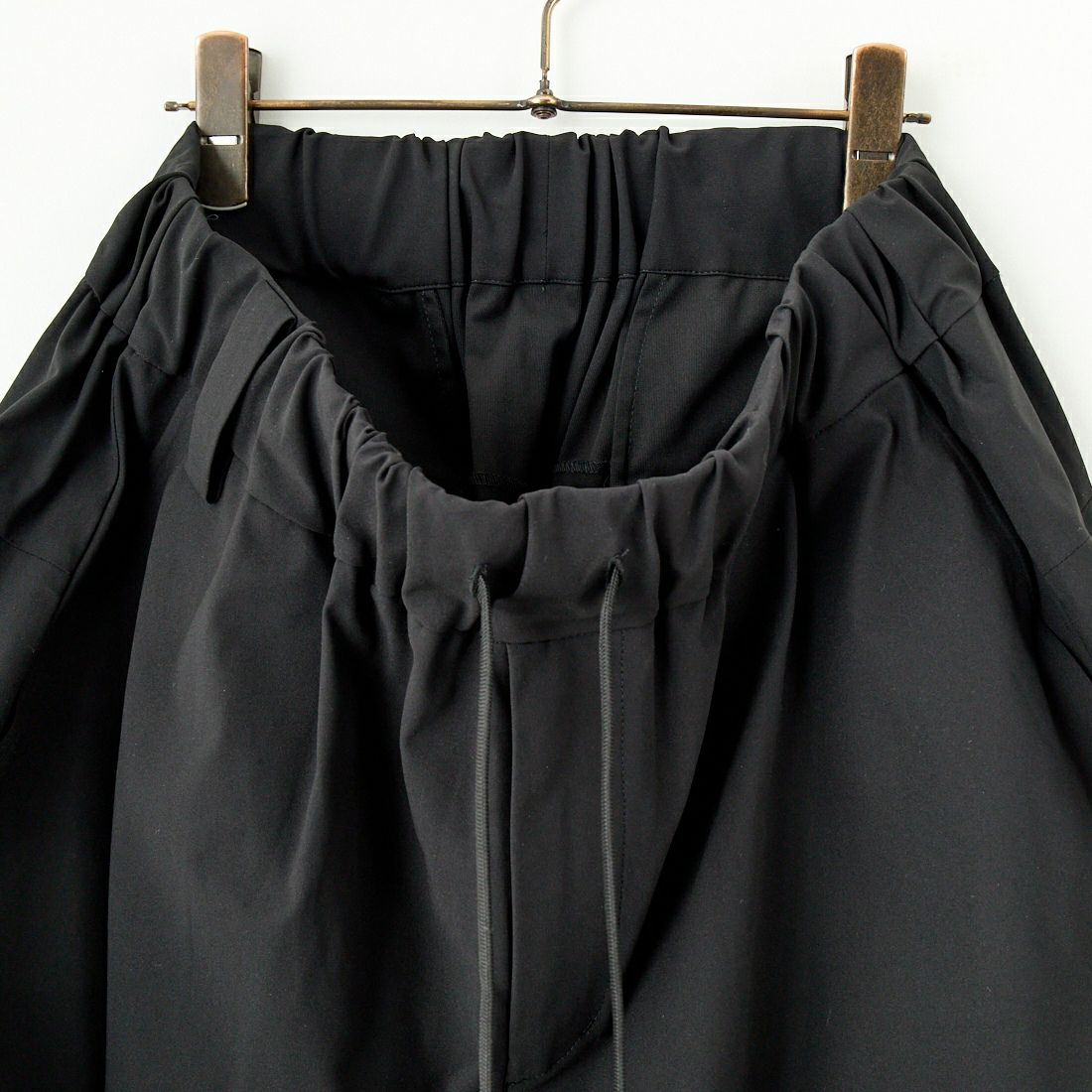 White Mountaineering [ホワイトマウンテニアリング] SOLOTEX ワイドサルエルパンツ [BK2571406] BLACK