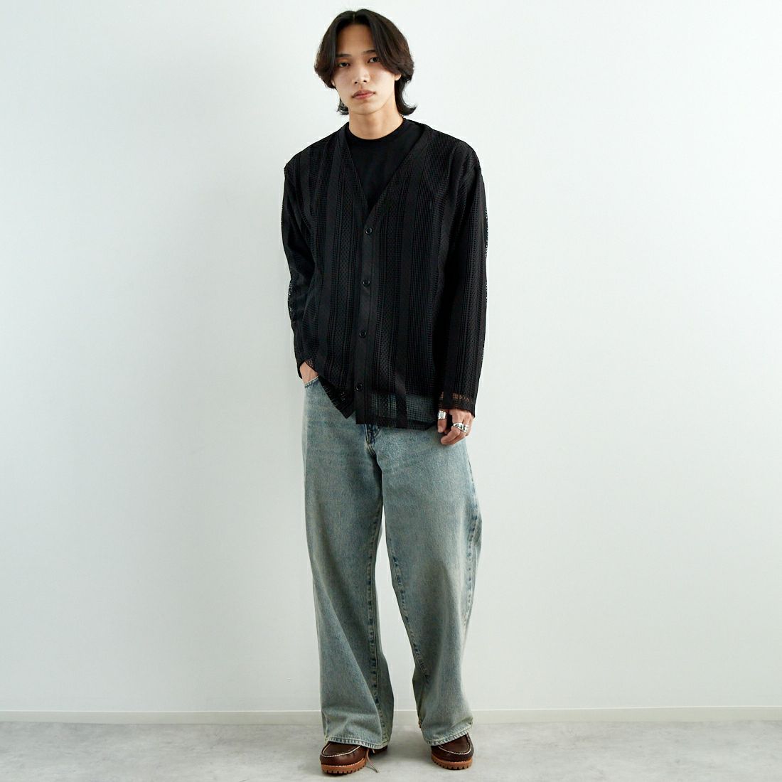 South2West8 [サウスツーウエストエイト] Vネックメッシュカーディガン [QV601] B BLACK &&モデル身長：179cm 着用サイズ：M&&
