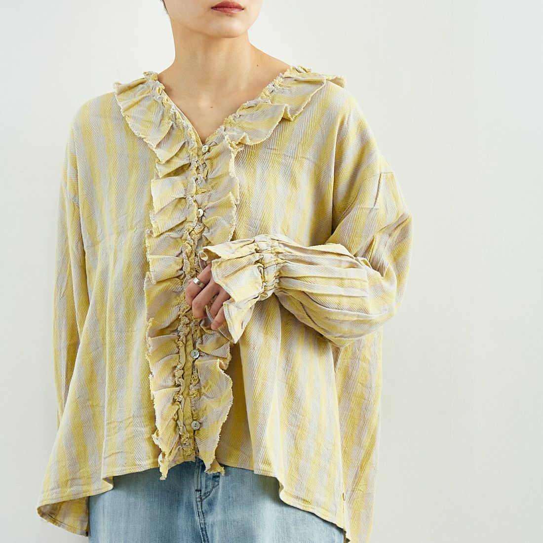 tumugu: [ツムグ] ヘリンボーンギンガムチェック2WAYブラウス [TB24435] 20 YELLOW &&モデル身長：160cm 着用サイズ：F&&