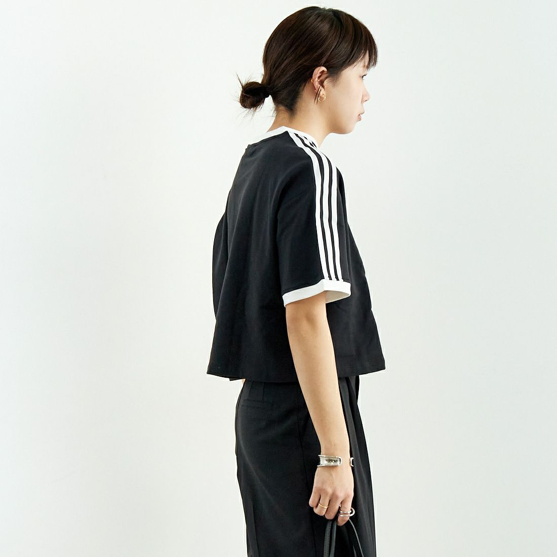 adidas Originals [アディダス オリジナルス] スリーストライプス ルーズクロップドTシャツ [KRV79] JC8149 &&モデル身長：167cm 着用サイズ：M&&