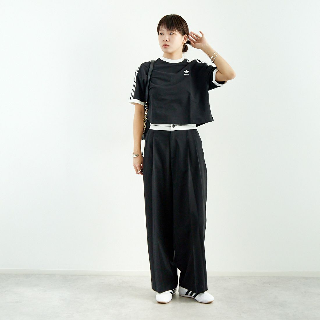 adidas Originals [アディダス オリジナルス] スリーストライプス ルーズクロップドTシャツ [KRV79] JC8149 &&モデル身長：167cm 着用サイズ：M&&