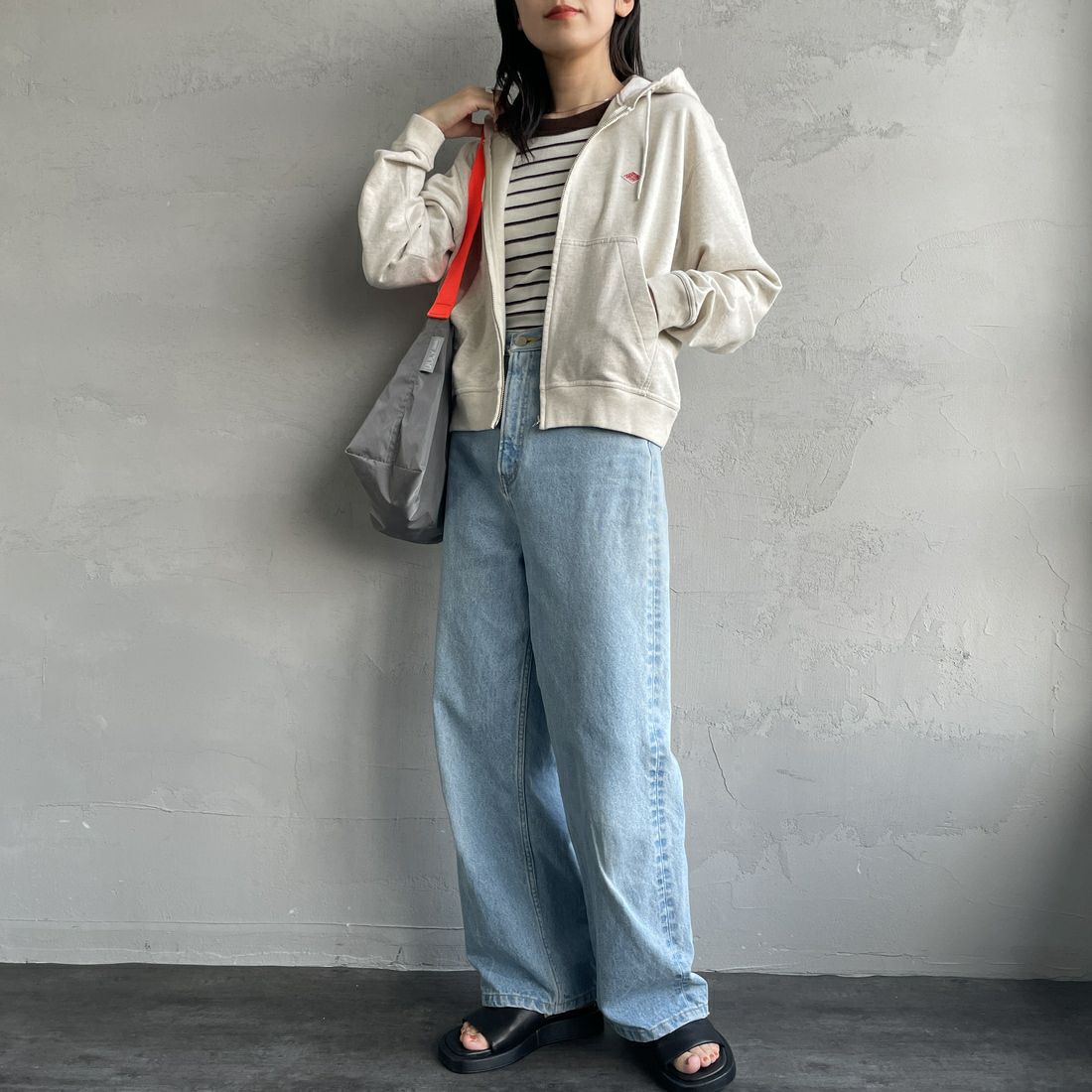 DANTON [ダントン] コットンテリー ジップフードパーカー [DT-C0411CIN] TOP ECRU &&モデル身長：160cm 着用サイズ：38&&
