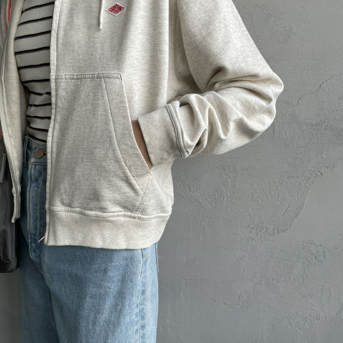 DANTON [ダントン] コットンテリー ジップフードパーカー [DT-C0411CIN] TOP ECRU &&モデル身長：160cm 着用サイズ：38&&