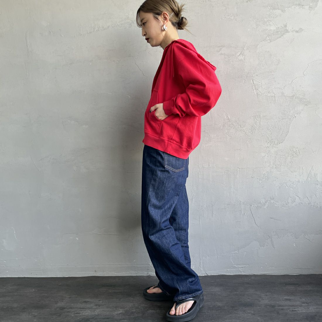 DANTON [ダントン] コットンテリー ジップフードパーカー [DT-C0411CIN] RED &&モデル身長：150cm 着用サイズ：38&&