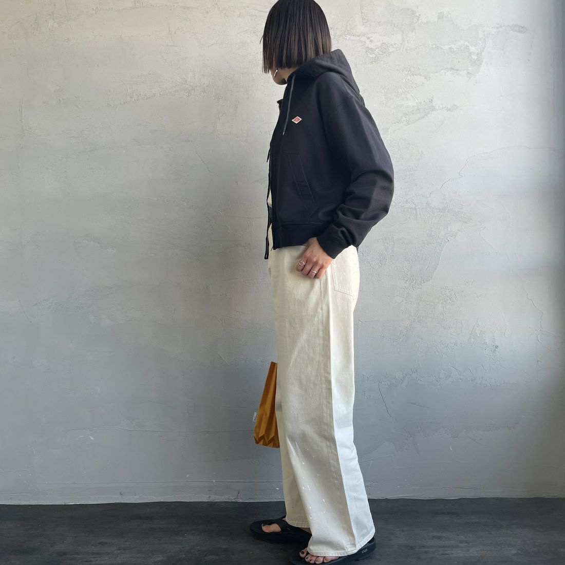 DANTON [ダントン] コットンテリー ジップフードパーカー [DT-C0411CIN] CHARCOAL &&モデル身長：159cm 着用サイズ：38&&