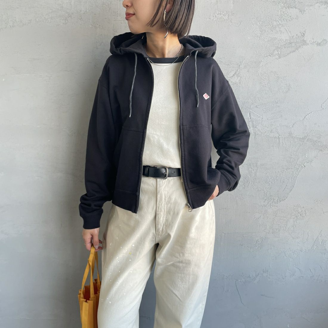 DANTON [ダントン] コットンテリー ジップフードパーカー [DT-C0411CIN] CHARCOAL &&モデル身長：159cm 着用サイズ：38&&