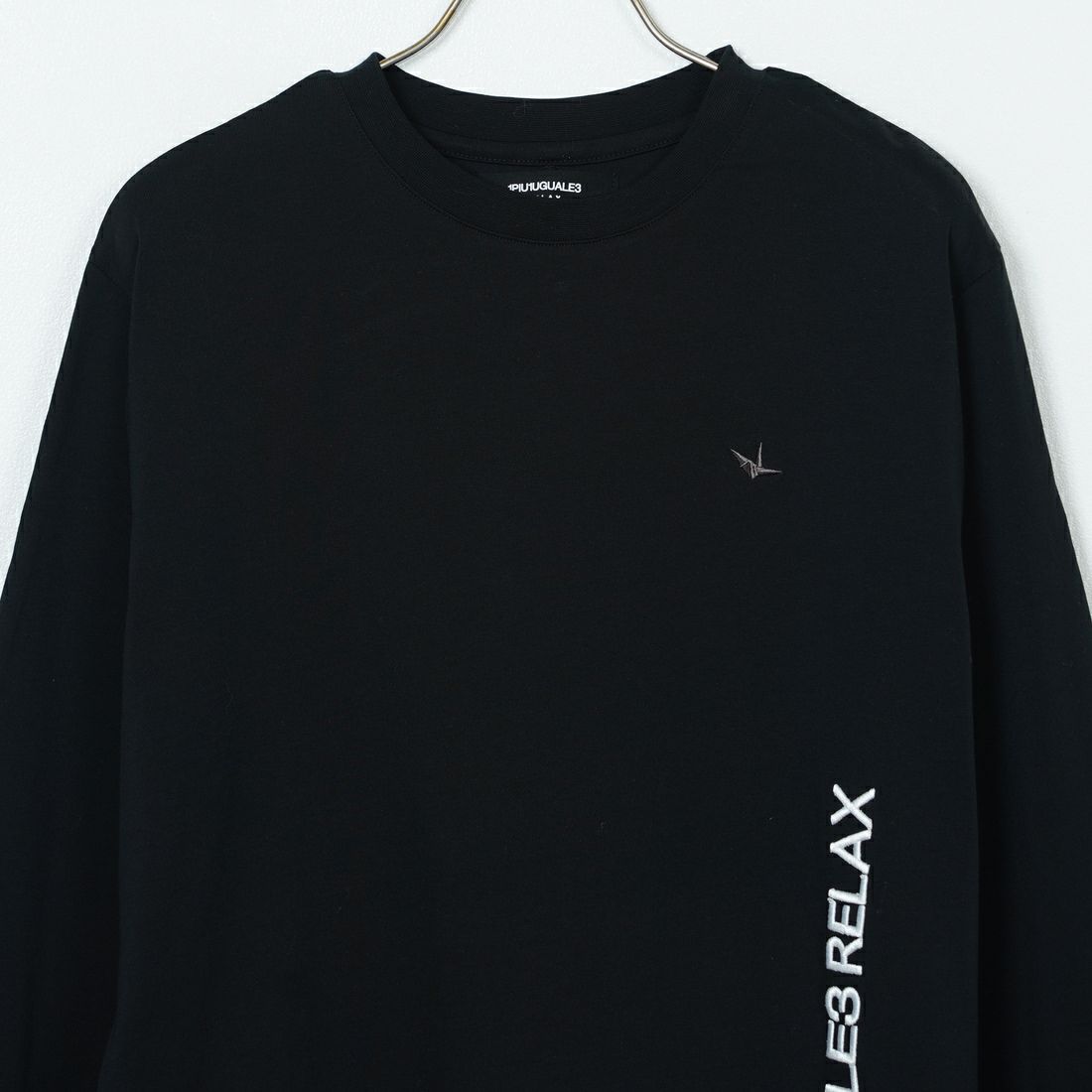 1PIU1UGUALE3 RELAX [ウノ ピゥ ウノ ウグァーレ トレ] バーチカルエンブロイダリーTシャツ [UST-25074] SN90 BLACK