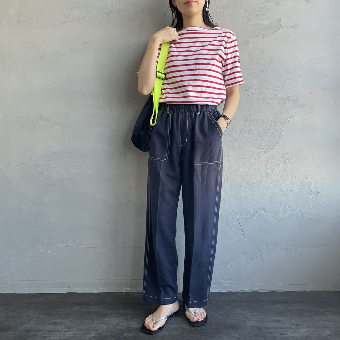 UNIVERSAL OVERALL [ユニバーサルオーバーオール] 別注 リネンイージーベイカーパンツ [U2512605IN-JF] NAVY &&モデル身長：160cm 着用サイズ：M&&