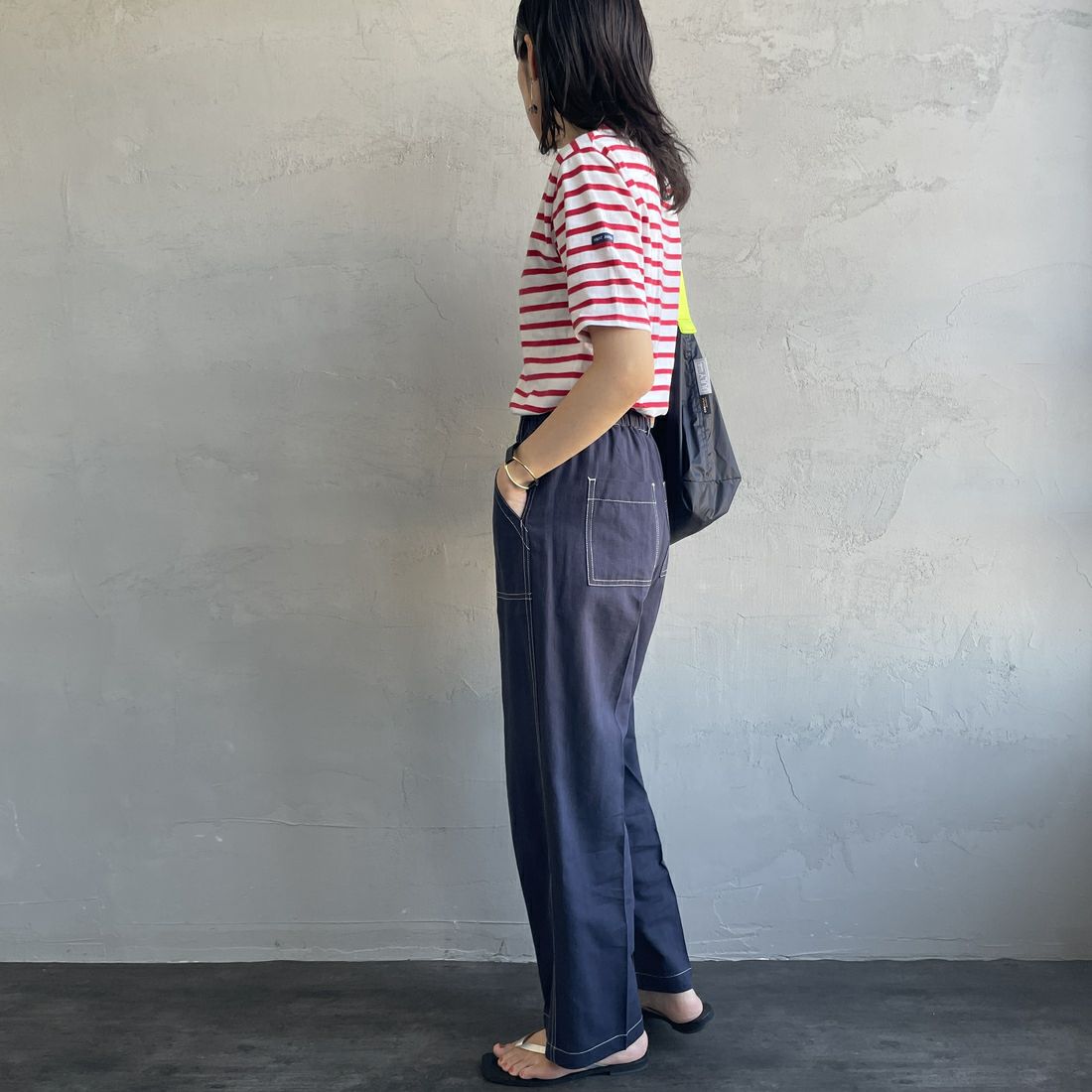 UNIVERSAL OVERALL [ユニバーサルオーバーオール] 別注 リネンイージーベイカーパンツ [U2512605IN-JF] NAVY &&モデル身長：160cm 着用サイズ：M&&