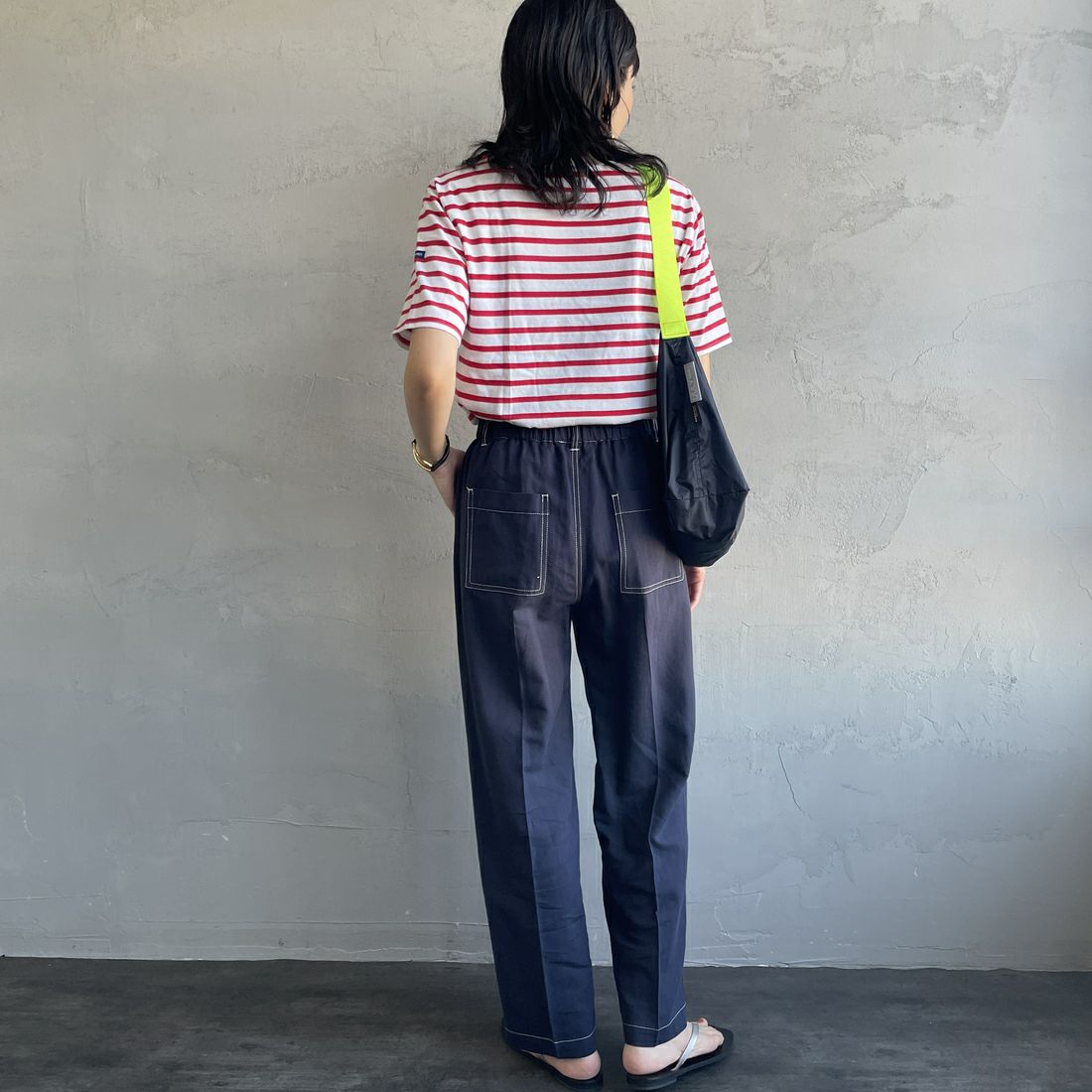 UNIVERSAL OVERALL [ユニバーサルオーバーオール] 別注 リネンイージーベイカーパンツ [U2512605IN-JF] NAVY &&モデル身長：160cm 着用サイズ：M&&