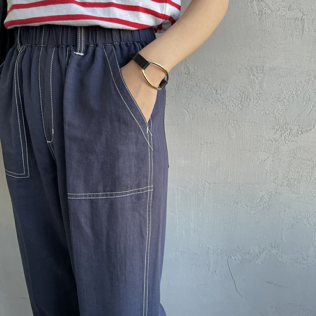 UNIVERSAL OVERALL [ユニバーサルオーバーオール] 別注 リネンイージーベイカーパンツ [U2512605IN-JF] NAVY &&モデル身長：160cm 着用サイズ：M&&