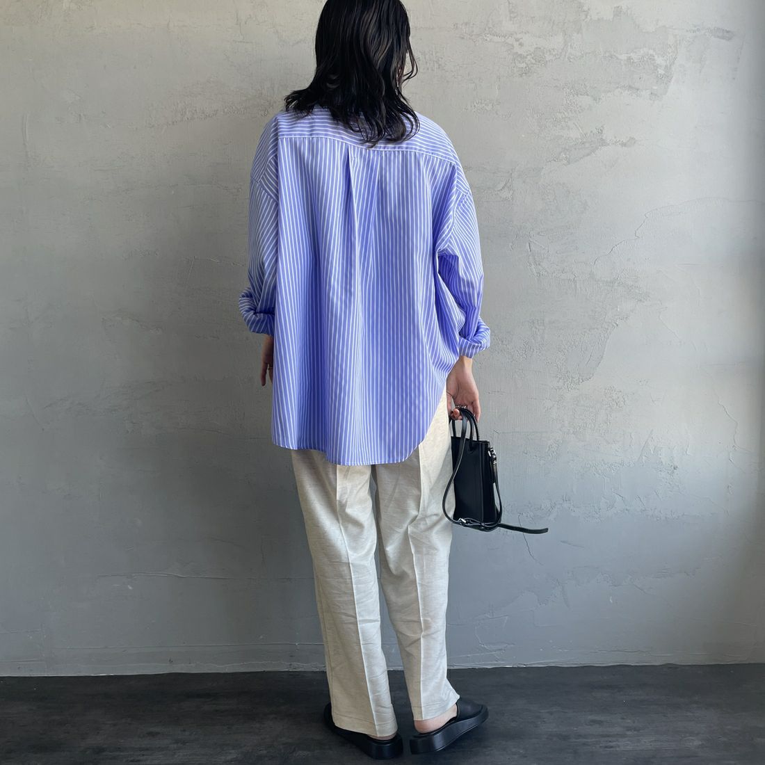 UNIVERSAL OVERALL [ユニバーサルオーバーオール] 別注 リネンイージーベイカーパンツ [U2512605IN-JF] NATURAL &&モデル身長：160cm 着用サイズ：M&&