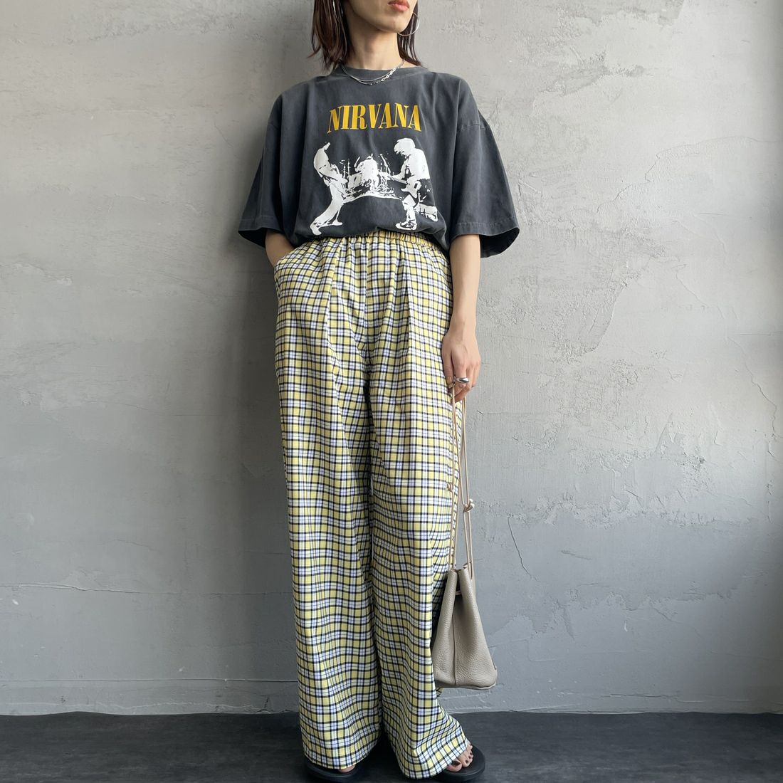 UNIVERSAL OVERALL [ユニバーサルオーバーオール] 別注 総柄イージーワイドパンツ [U2512634IN-JF] YELﾁｪｯｸ &&モデル身長：158cm 着用サイズ：F&&