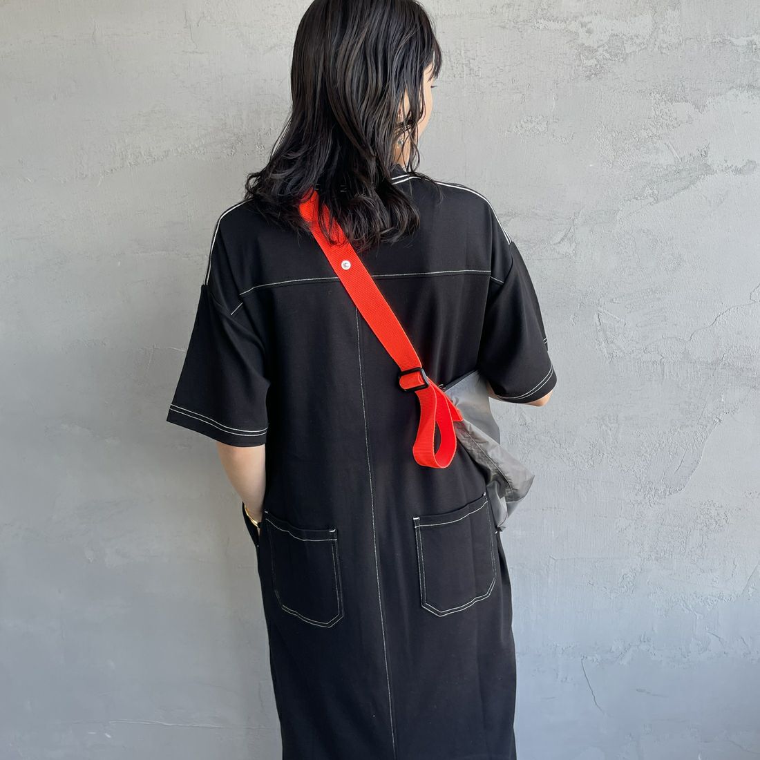 UNIVERSAL OVERALL [ユニバーサルオーバーオール] 別注 配色ステッチ マキシ丈ワンピース [U2512807IN-JF] BLACK &&モデル身長：160m 着用サイズ：F&&&&モデル身長：160m 着用サイズ：F&&