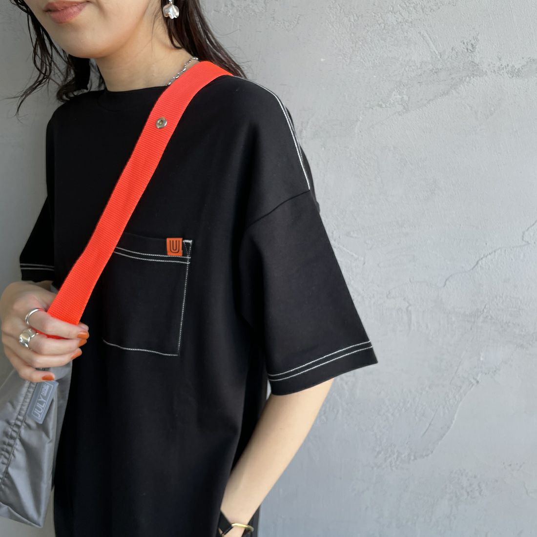 UNIVERSAL OVERALL [ユニバーサルオーバーオール] 別注 配色ステッチ マキシ丈ワンピース [U2512807IN-JF] BLACK &&モデル身長：160m 着用サイズ：F&&&&モデル身長：160m 着用サイズ：F&&