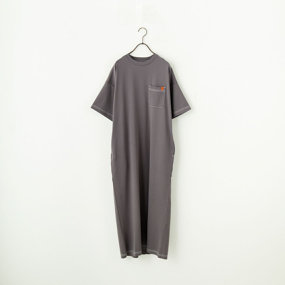 UNIVERSAL OVERALL [ユニバーサルオーバーオール] 別注 配色ステッチ マキシ丈ワンピース [U2512807IN-JF] CHARCOAL