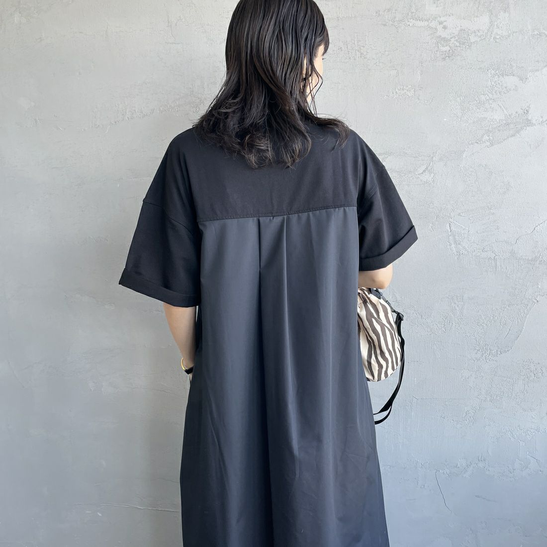 UNIVERSAL OVERALL [ユニバーサルオーバーオール] 別注 異素材切り替え マキシ丈ワンピース [U2512812IN-JF] BLACK &&モデル身長：160cm 着用サイズ：F&&UNIVERSAL OVERALL [ユニバーサルオーバーオール] 別注 異素材切り替え マキシ丈ワンピース [U2512812IN-JF] BLACK &&モデル身長：160cm 着用サイズ：F&&