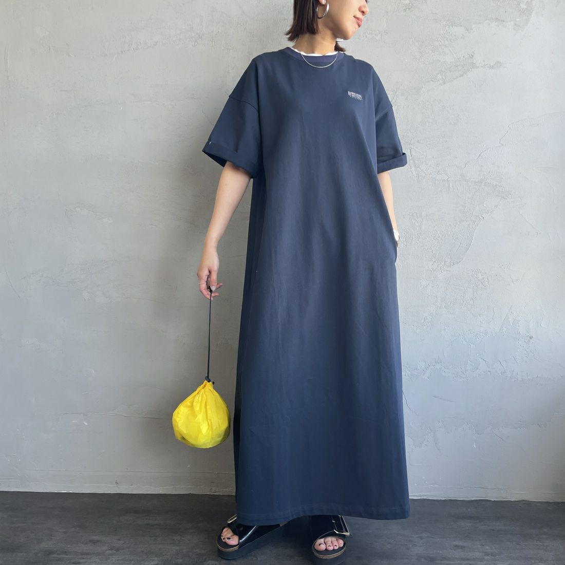 UNIVERSAL OVERALL [ユニバーサルオーバーオール] 別注 異素材切り替え マキシ丈ワンピース [U2512812IN-JF] NAVY &&モデル身長：159cm 着用サイズ：F&&