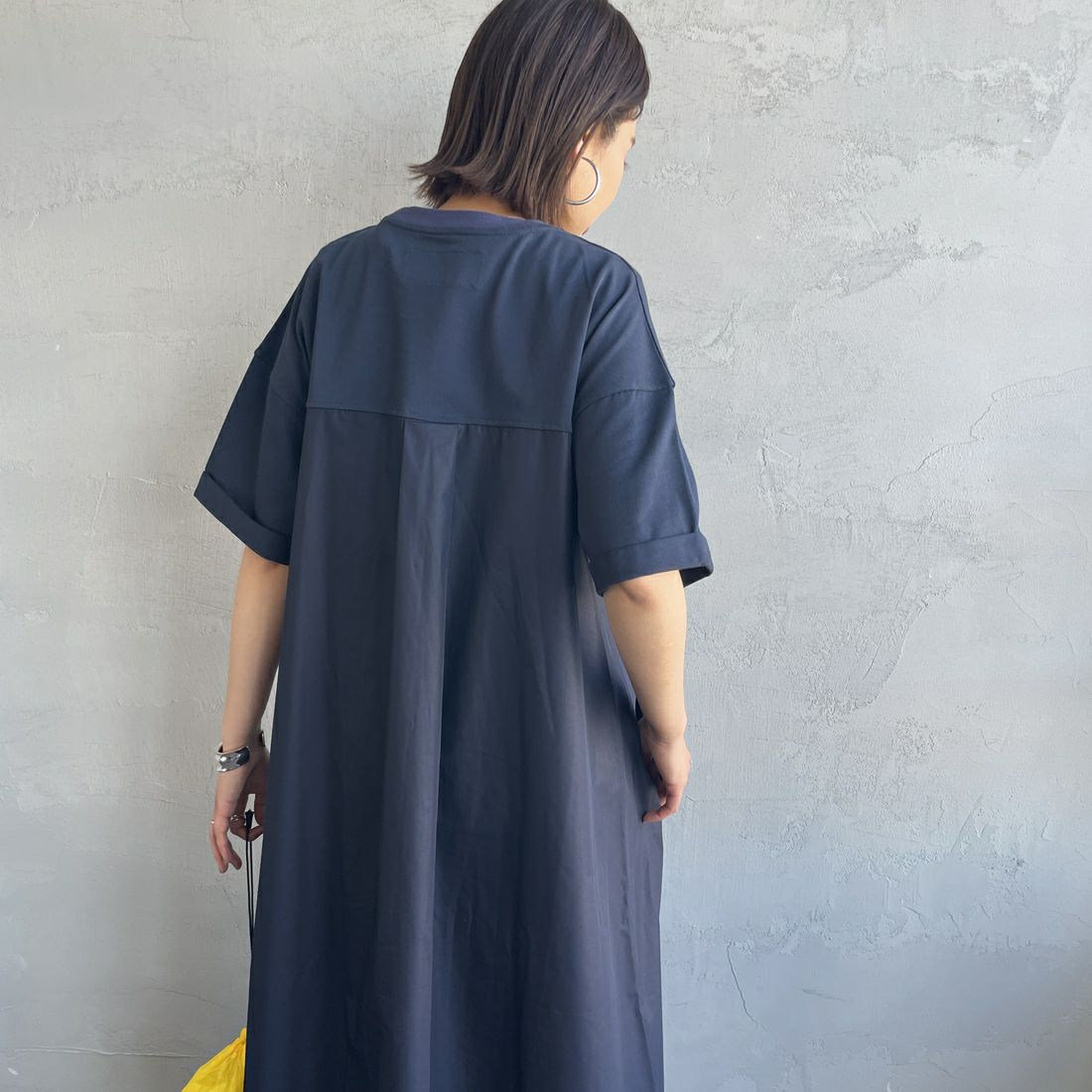 UNIVERSAL OVERALL [ユニバーサルオーバーオール] 別注 異素材切り替え マキシ丈ワンピース [U2512812IN-JF] NAVY &&モデル身長：159cm 着用サイズ：F&&