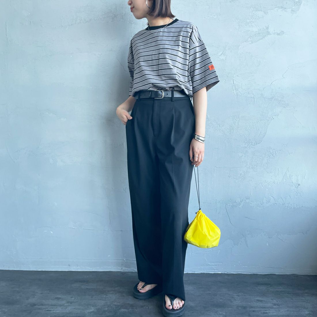 UNIVERSAL OVERALL [ユニバーサルオーバーオール] 別注 ワイドシルエット ポケットTシャツ [U2512815IN-JF] GRY BORDER &&モデル身長：160cm 着用サイズ：F&&