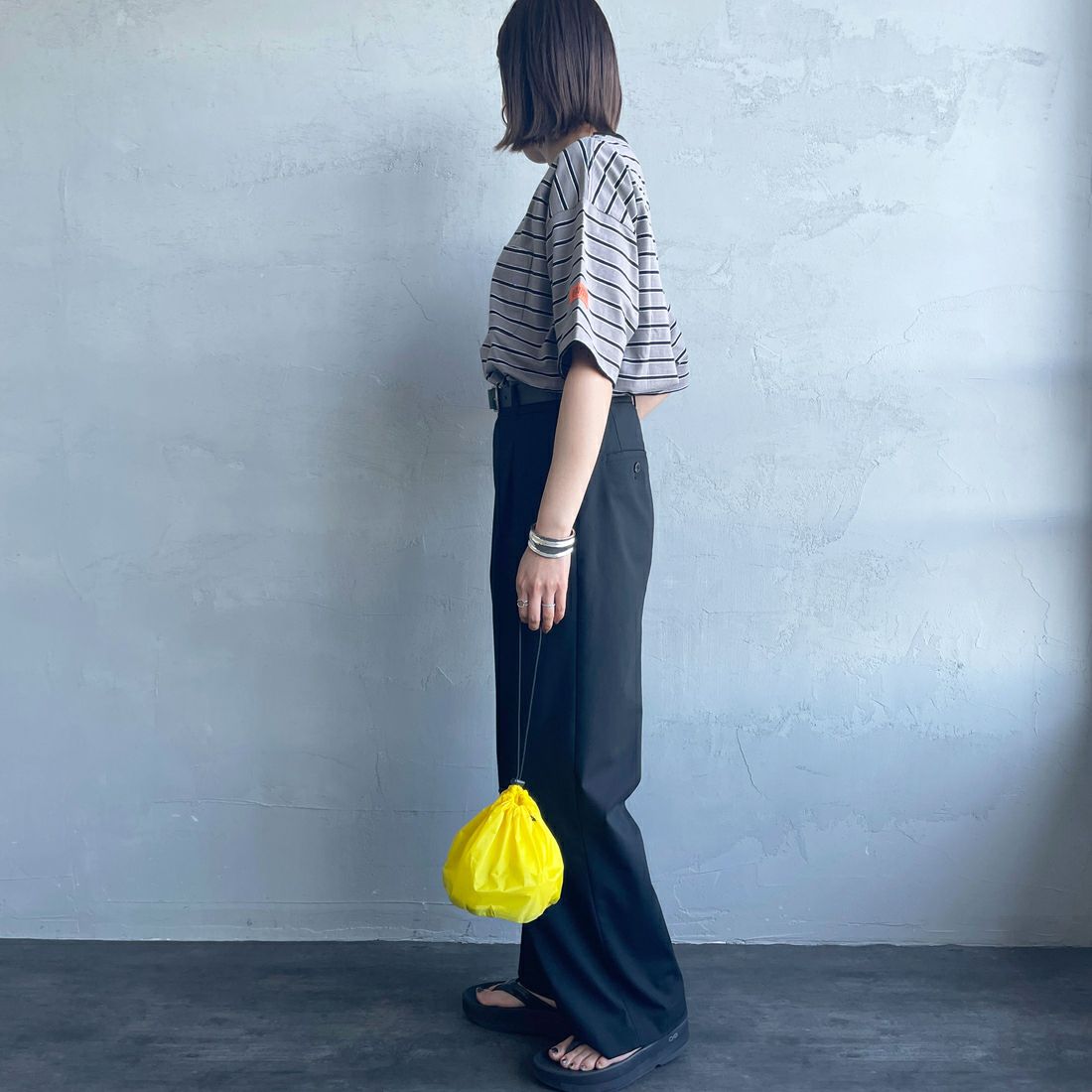 UNIVERSAL OVERALL [ユニバーサルオーバーオール] 別注 ワイドシルエット ポケットTシャツ [U2512815IN-JF] GRY BORDER &&モデル身長：160cm 着用サイズ：F&&