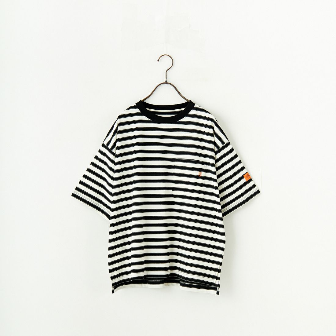 UNIVERSAL OVERALL [ユニバーサルオーバーオール] 別注 ワイドシルエット ポケットTシャツ [U2512815IN-JF] WHT BORDER