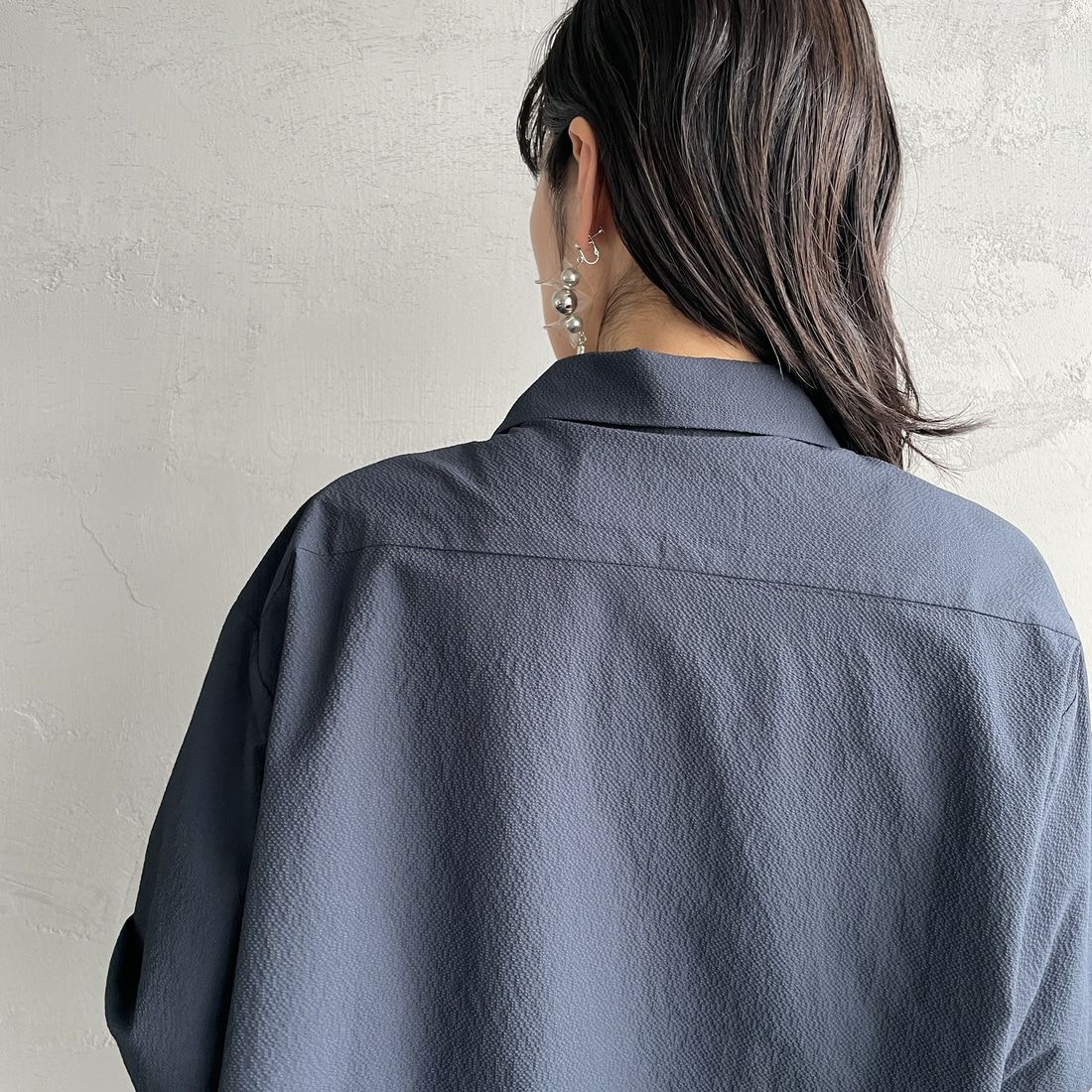 UNIVERSAL OVERALL [ユニバーサルオーバーオール] 別注 ビッグポケットショートスリーブワイドシャツ [U2523157IN-JF] NAVY &&モデル身長：160cm 着用サイズ：F&&