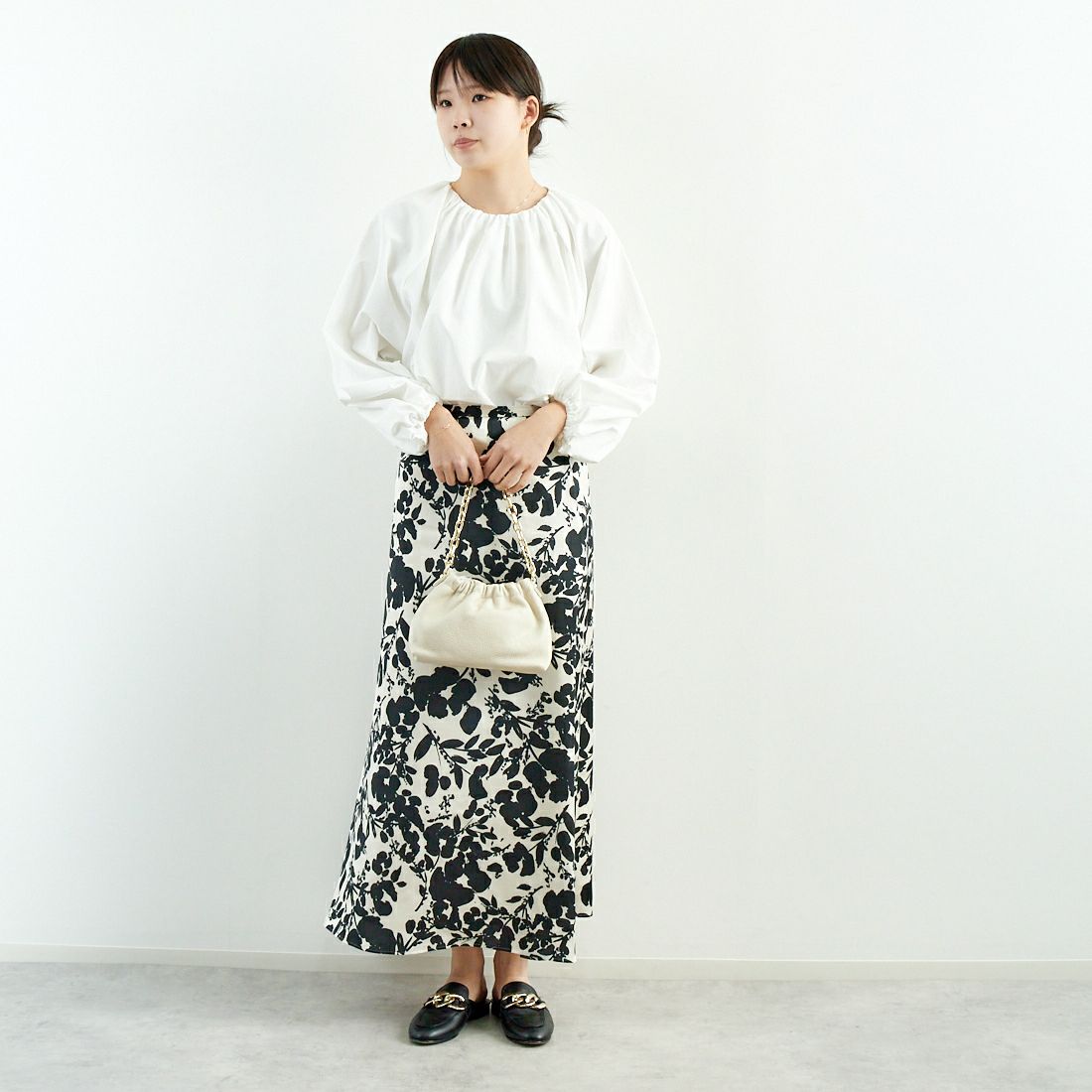 MICA&DEAL [マイカアンドディール] バルーンスリーブブラウス [0125101030] WHITE &&モデル身長：167cm 着用サイズ：F&&