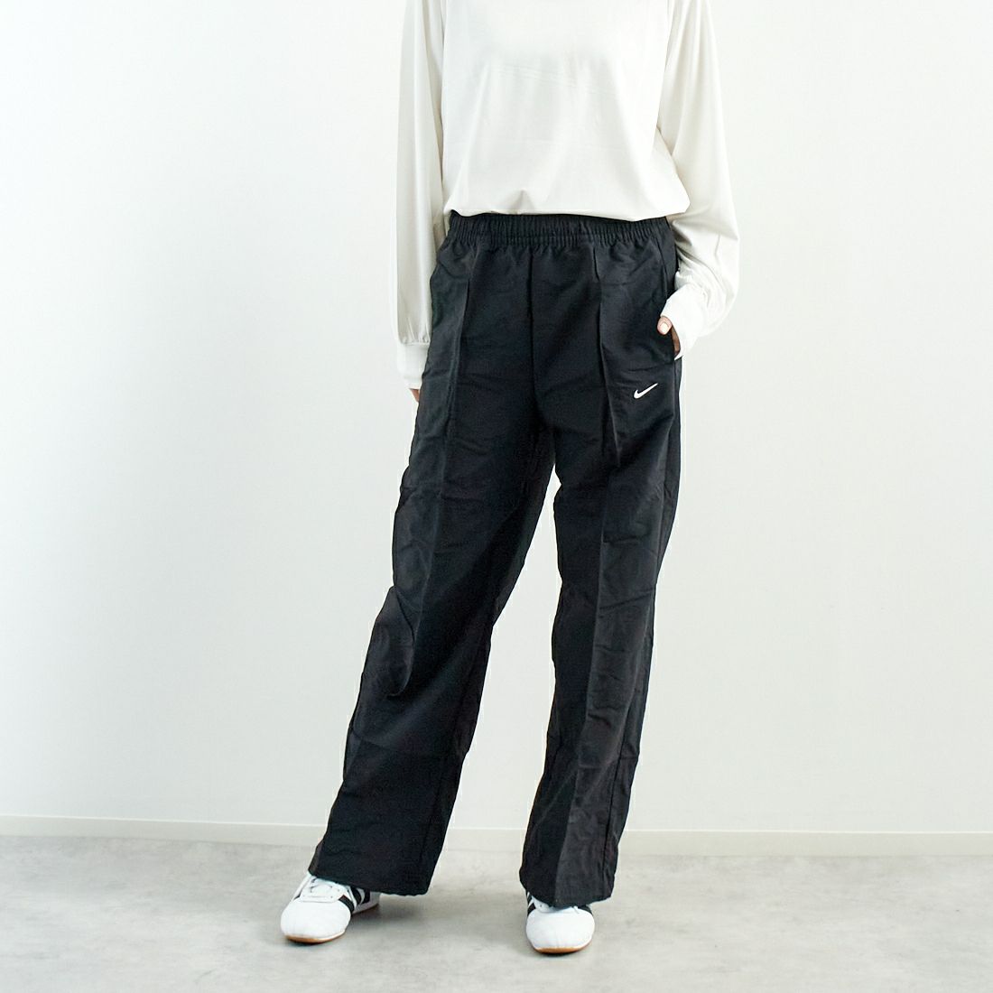NIKE [ナイキ] ウィメンズ ミッドライズ オープンヘム パンツ [FQ3589] 010 ﾌﾞﾗｯｸ &&モデル身長：167cm 着用サイズ：M&&