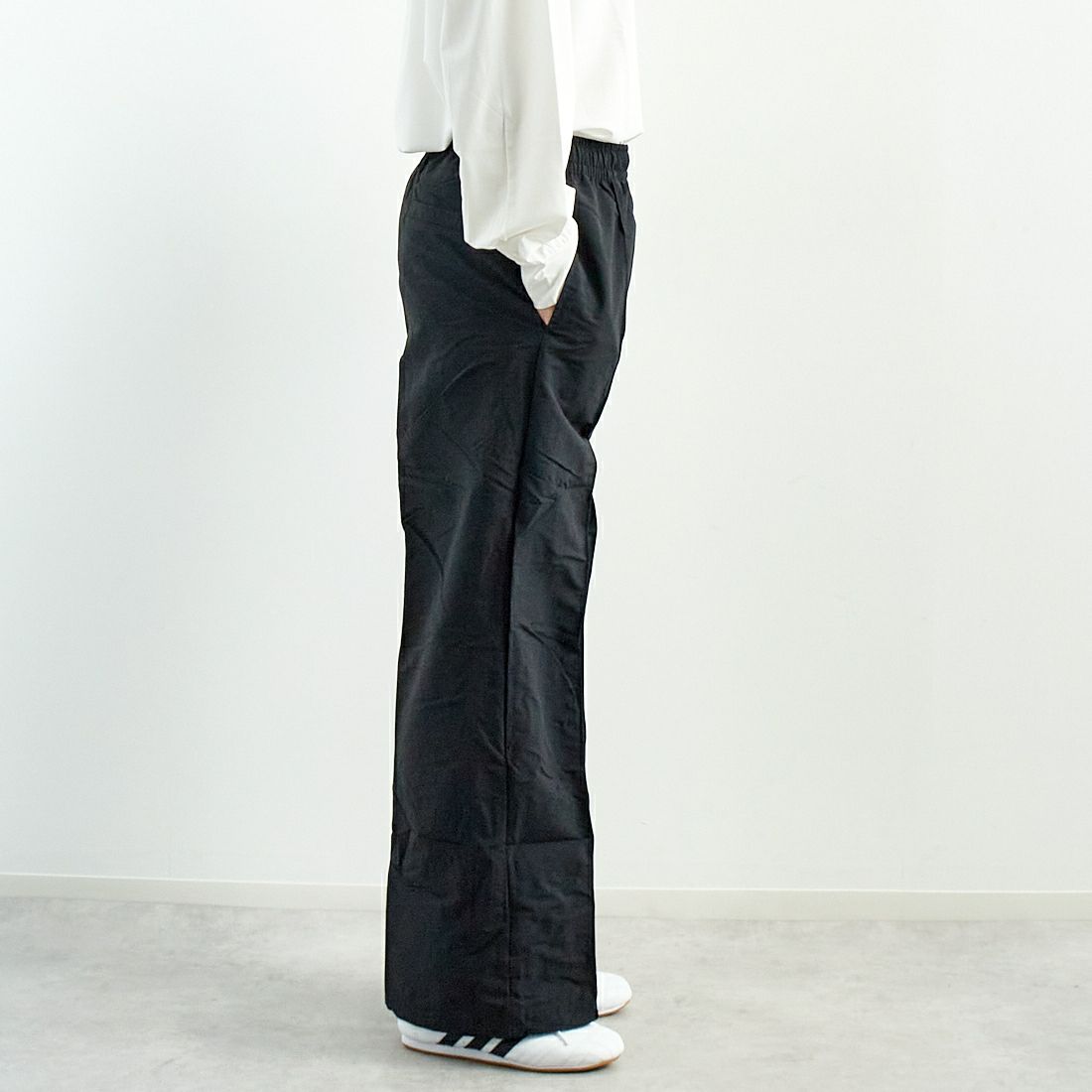 NIKE [ナイキ] ウィメンズ ミッドライズ オープンヘム パンツ [FQ3589] 010 ﾌﾞﾗｯｸ &&モデル身長：167cm 着用サイズ：M&&