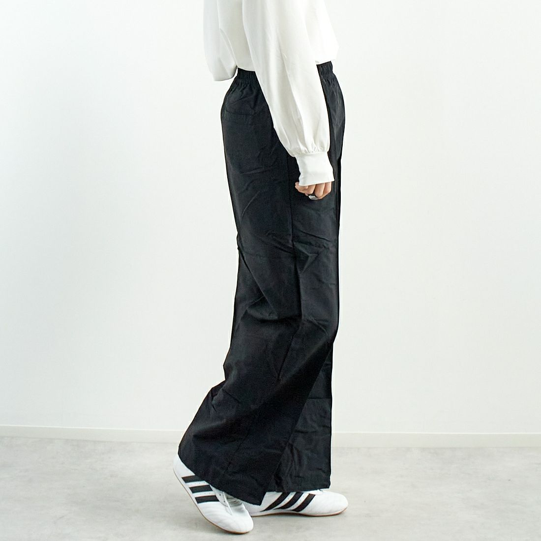 NIKE [ナイキ] ウィメンズ ミッドライズ オープンヘム パンツ [FQ3589] 010 ﾌﾞﾗｯｸ &&モデル身長：167cm 着用サイズ：M&&