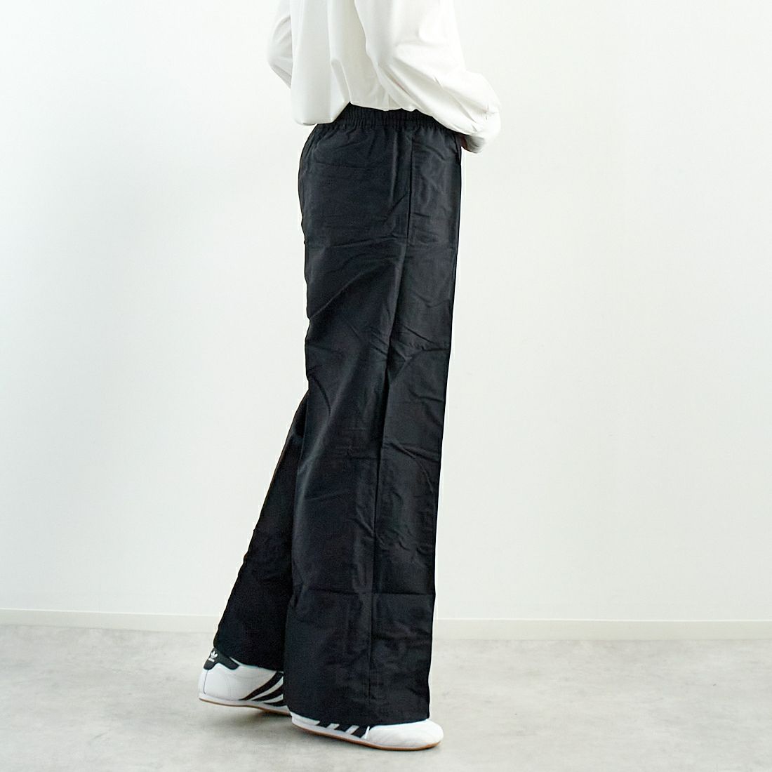 NIKE [ナイキ] ウィメンズ ミッドライズ オープンヘム パンツ [FQ3589] 010 ﾌﾞﾗｯｸ &&モデル身長：167cm 着用サイズ：M&&