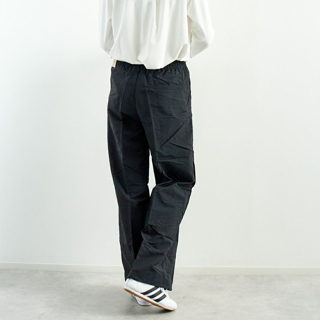 NIKE [ナイキ] ウィメンズ ミッドライズ オープンヘム パンツ [FQ3589] 010 ﾌﾞﾗｯｸ &&モデル身長：167cm 着用サイズ：M&&