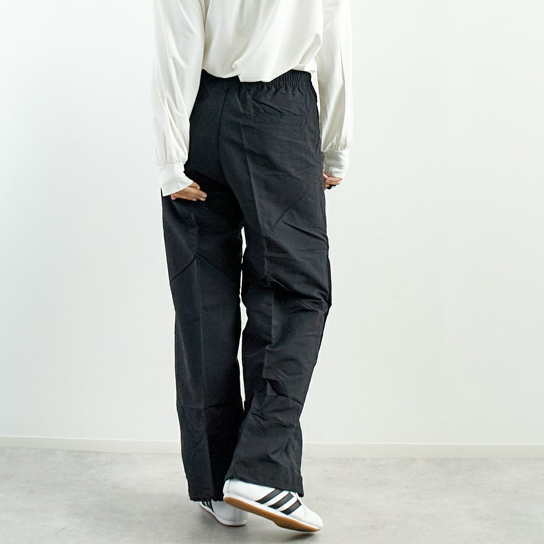 NIKE [ナイキ] ウィメンズ ミッドライズ オープンヘム パンツ [FQ3589] 010 ﾌﾞﾗｯｸ &&モデル身長：167cm 着用サイズ：M&&