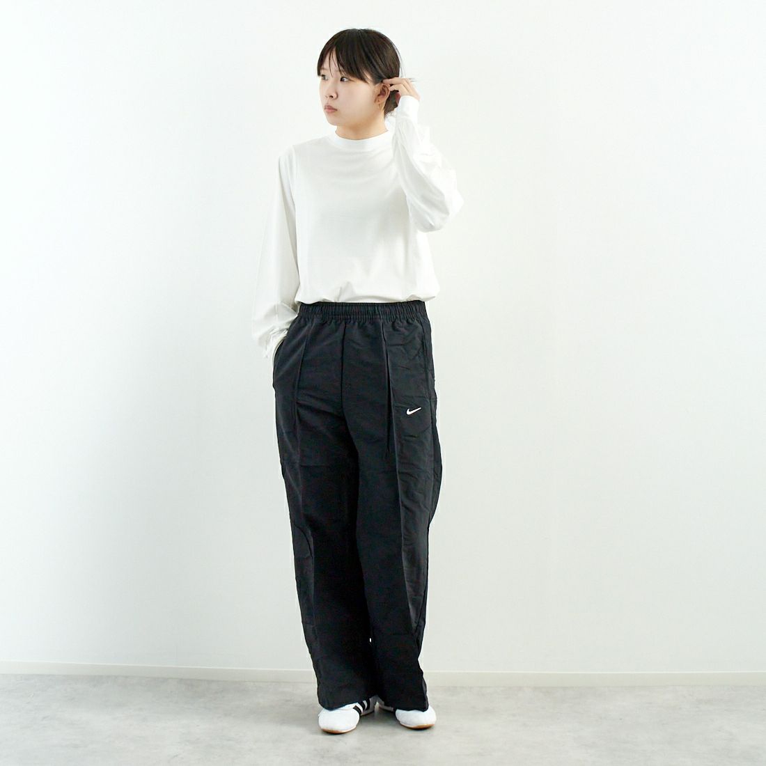 NIKE [ナイキ] ウィメンズ ミッドライズ オープンヘム パンツ [FQ3589] 010 ﾌﾞﾗｯｸ &&モデル身長：167cm 着用サイズ：M&&